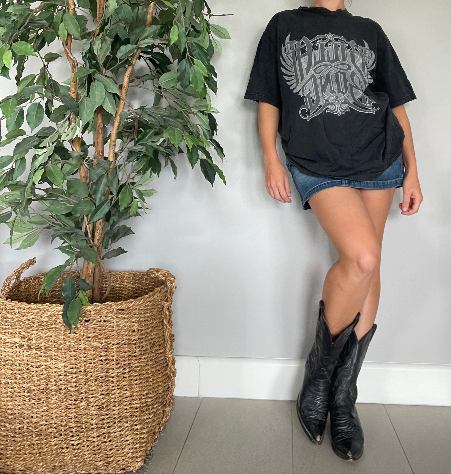 Vintage 90’s Men’s/unisex Billabong tshirt