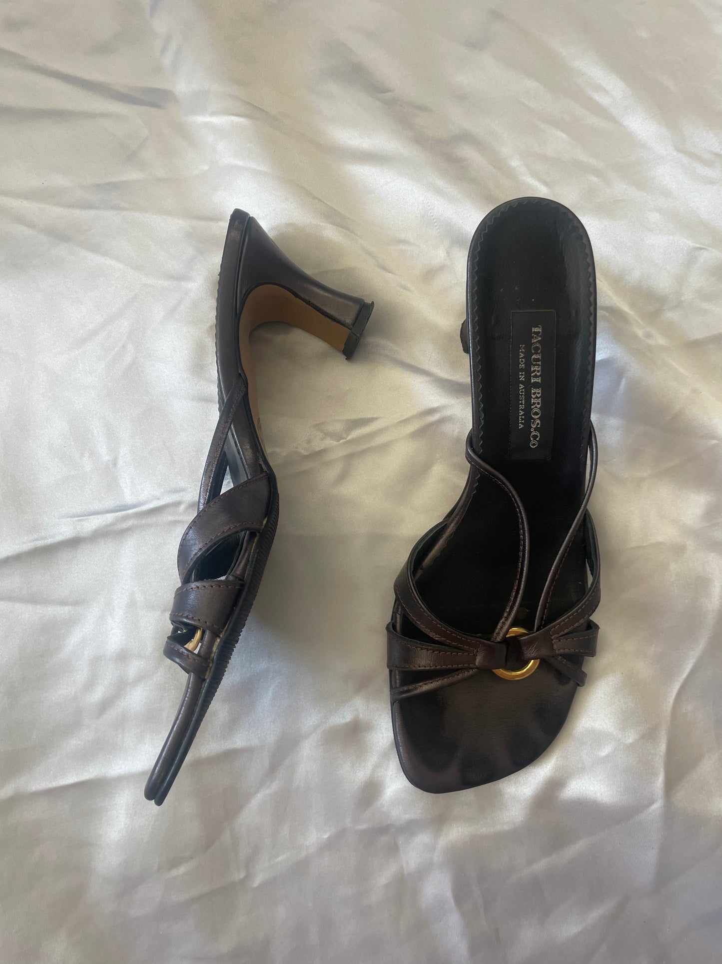 90’s metallic plum leather strappy kitten heels