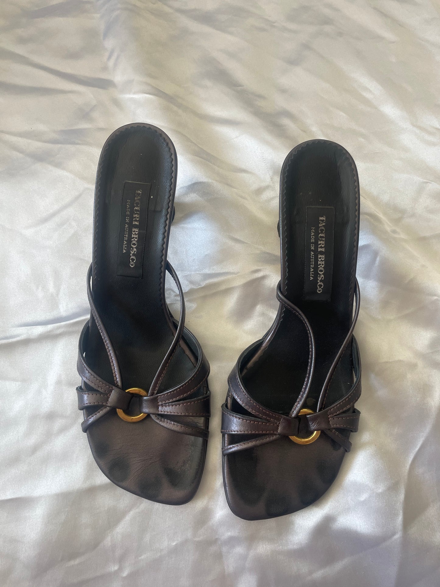 90’s metallic plum leather strappy kitten heels