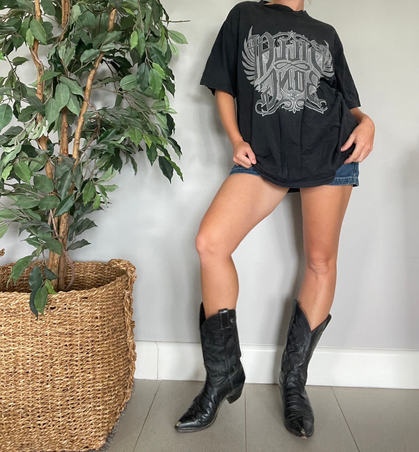 Vintage 90’s Men’s/unisex Billabong tshirt