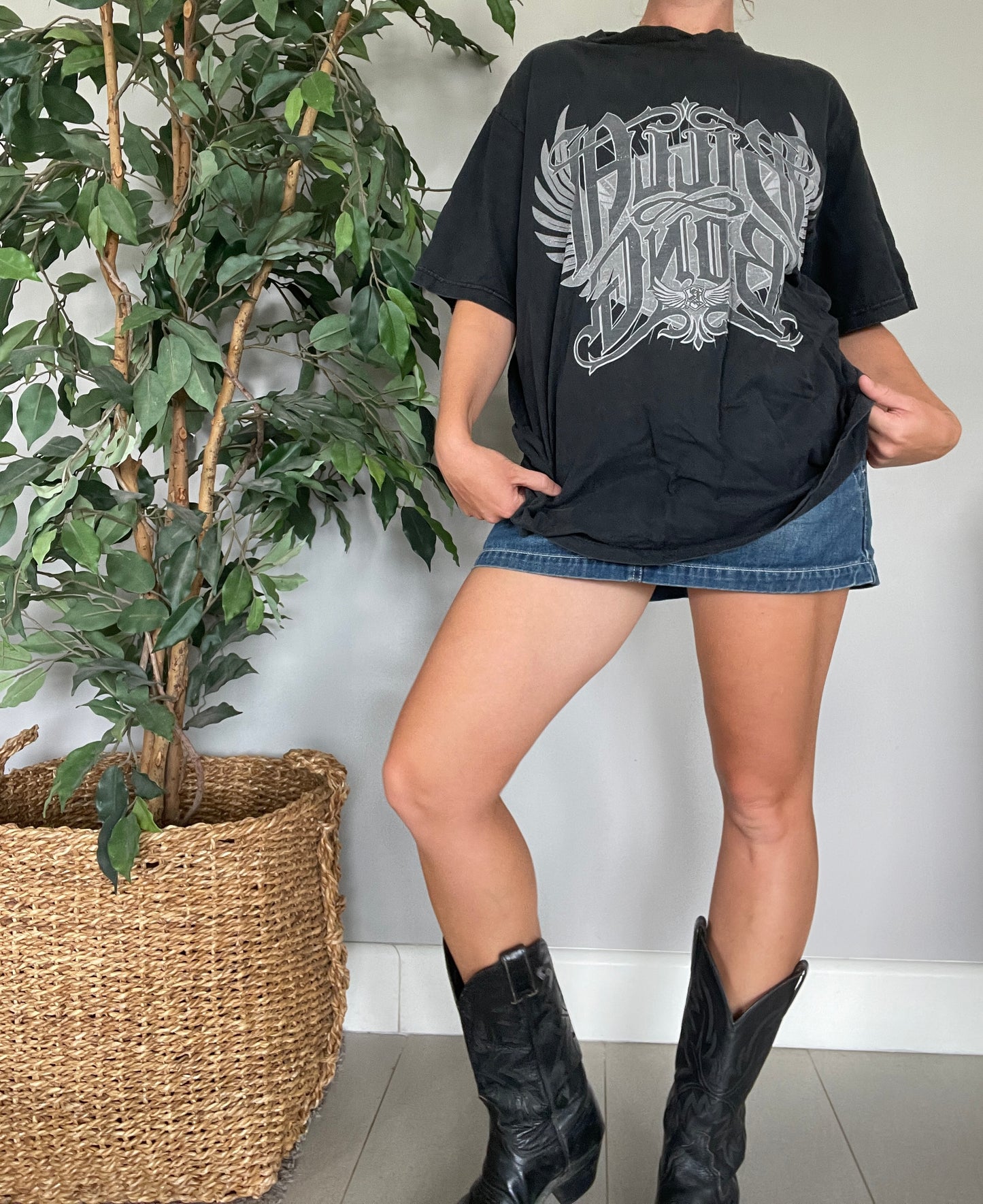 Vintage 90’s Men’s/unisex Billabong tshirt