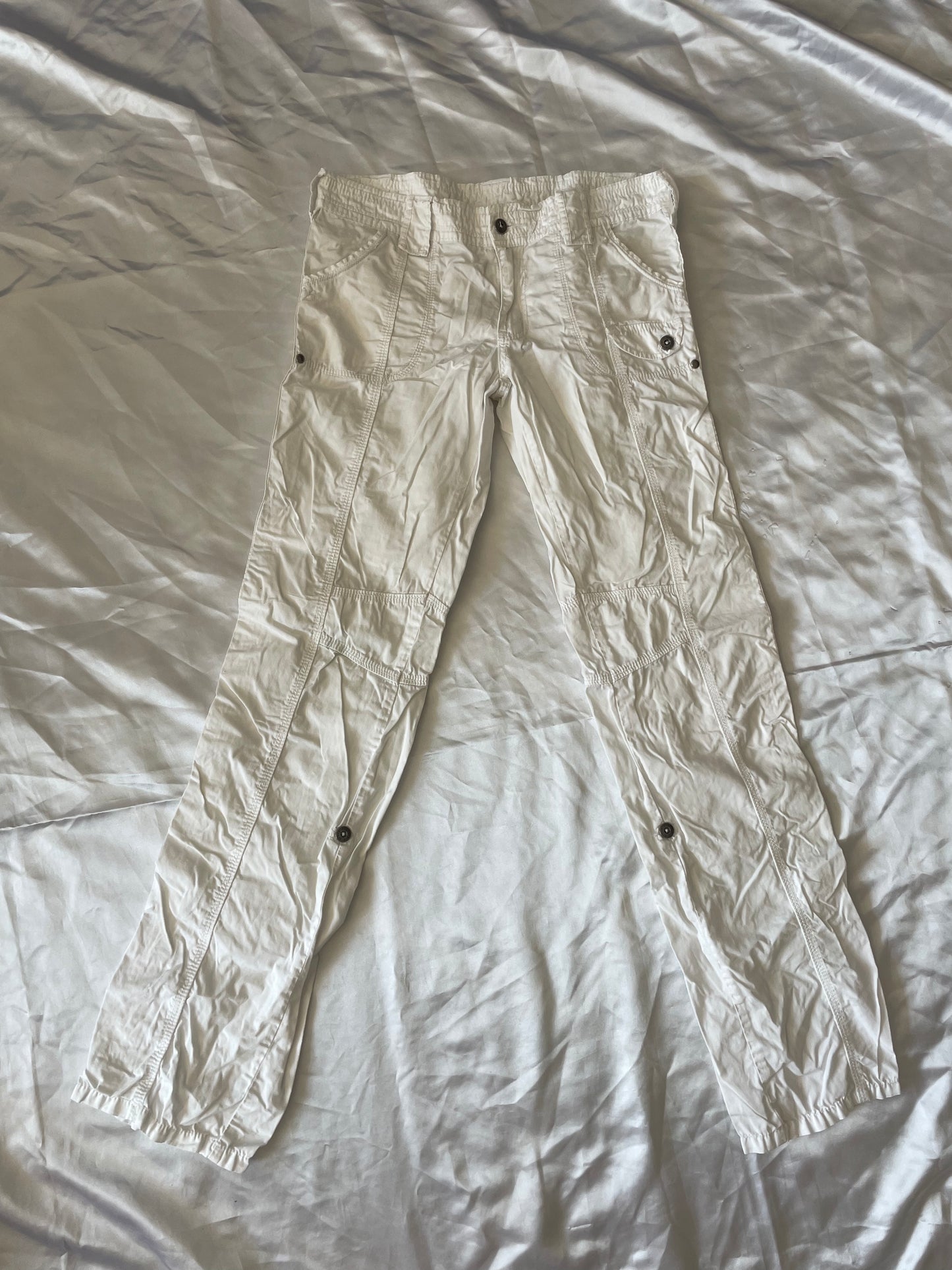 00’s low/mid rise white cargo pants