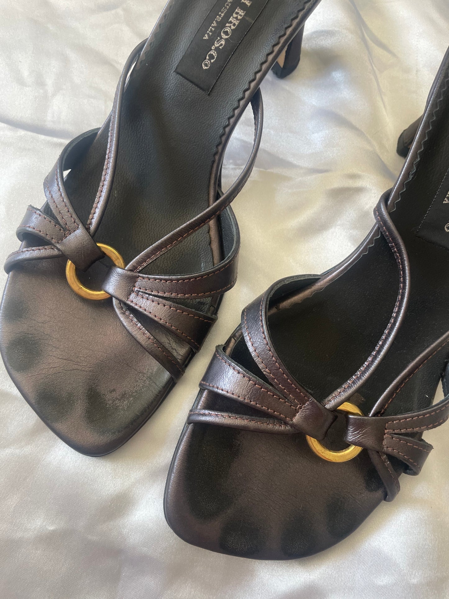 90’s metallic plum leather strappy kitten heels