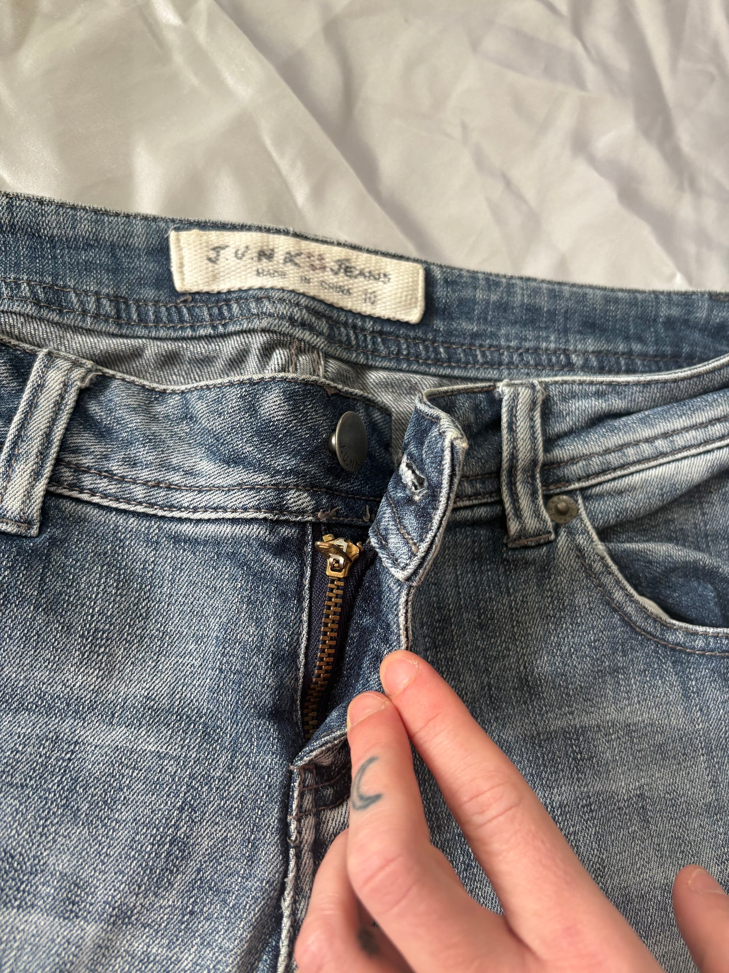 00’s low rise junk jeans