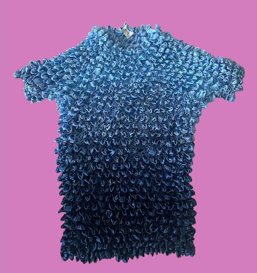 90’s/00’s “popcorn” blue ombré textured tshirt