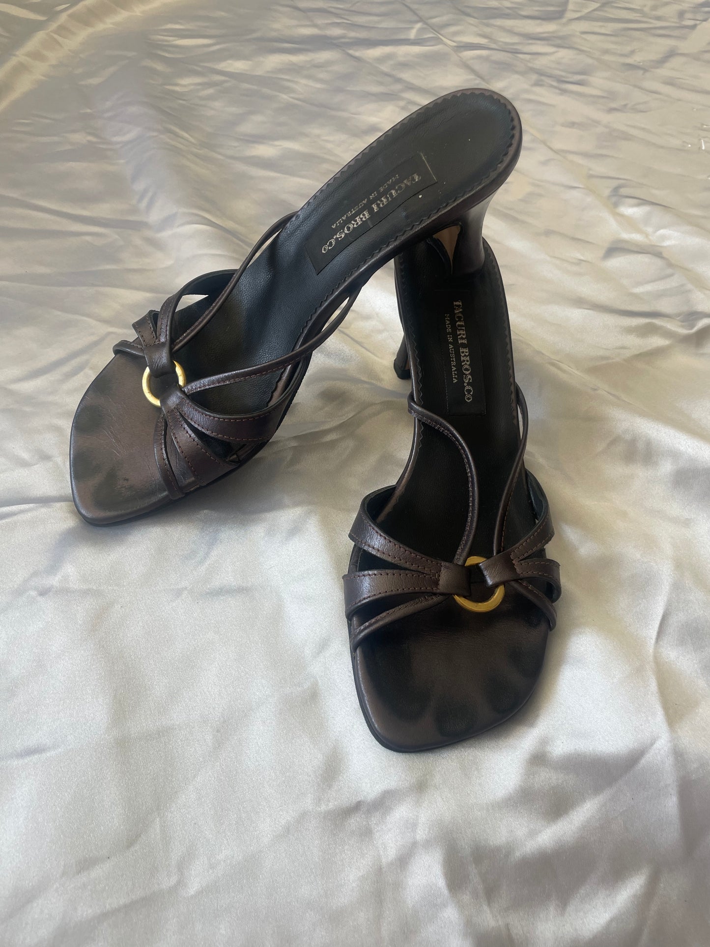 90’s metallic plum leather strappy kitten heels